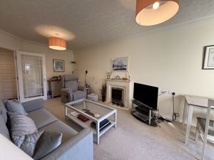 lounge/diner- click for photo gallery